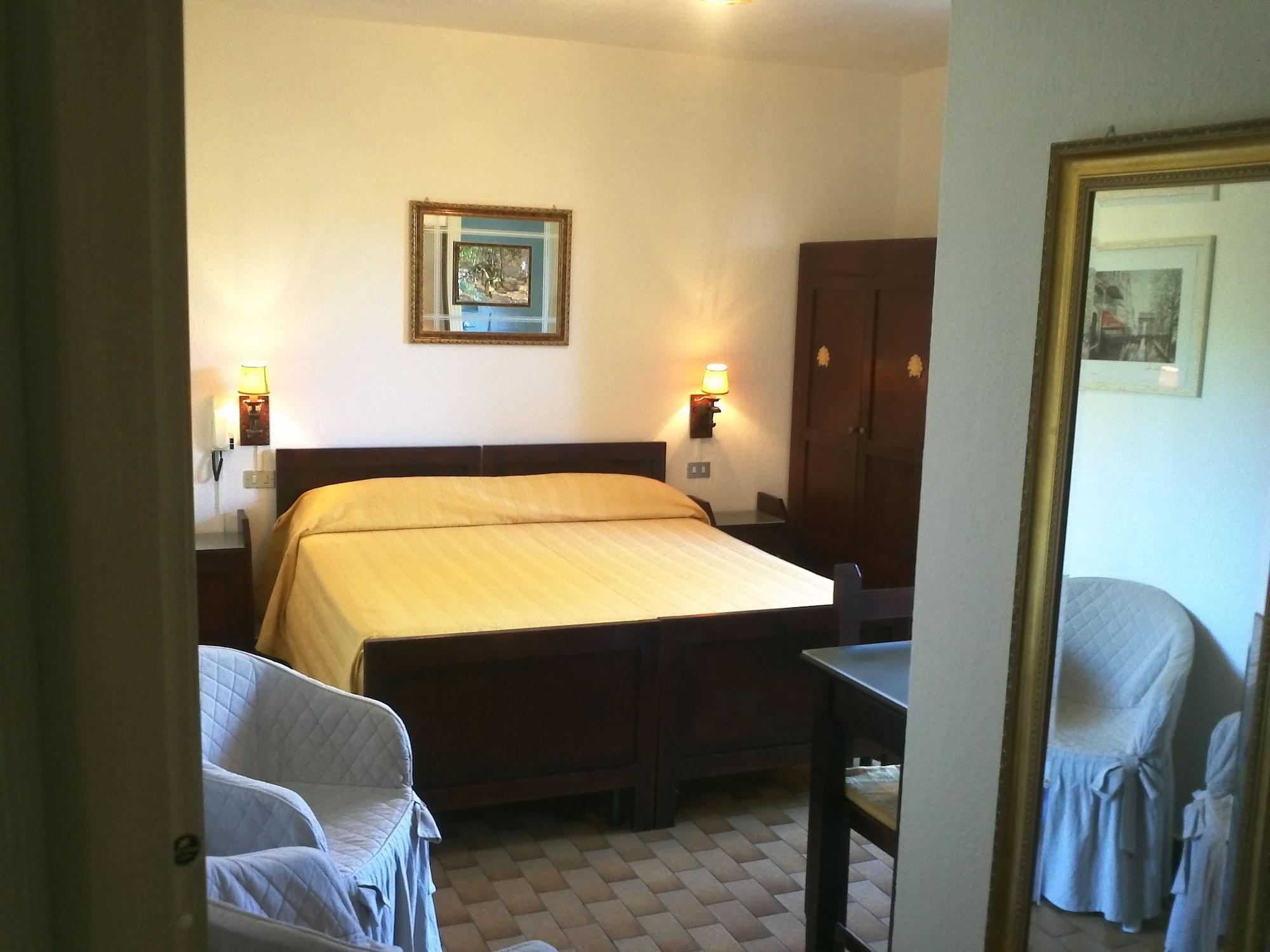 Hotel Abbaruja Olbia Kültér fotó