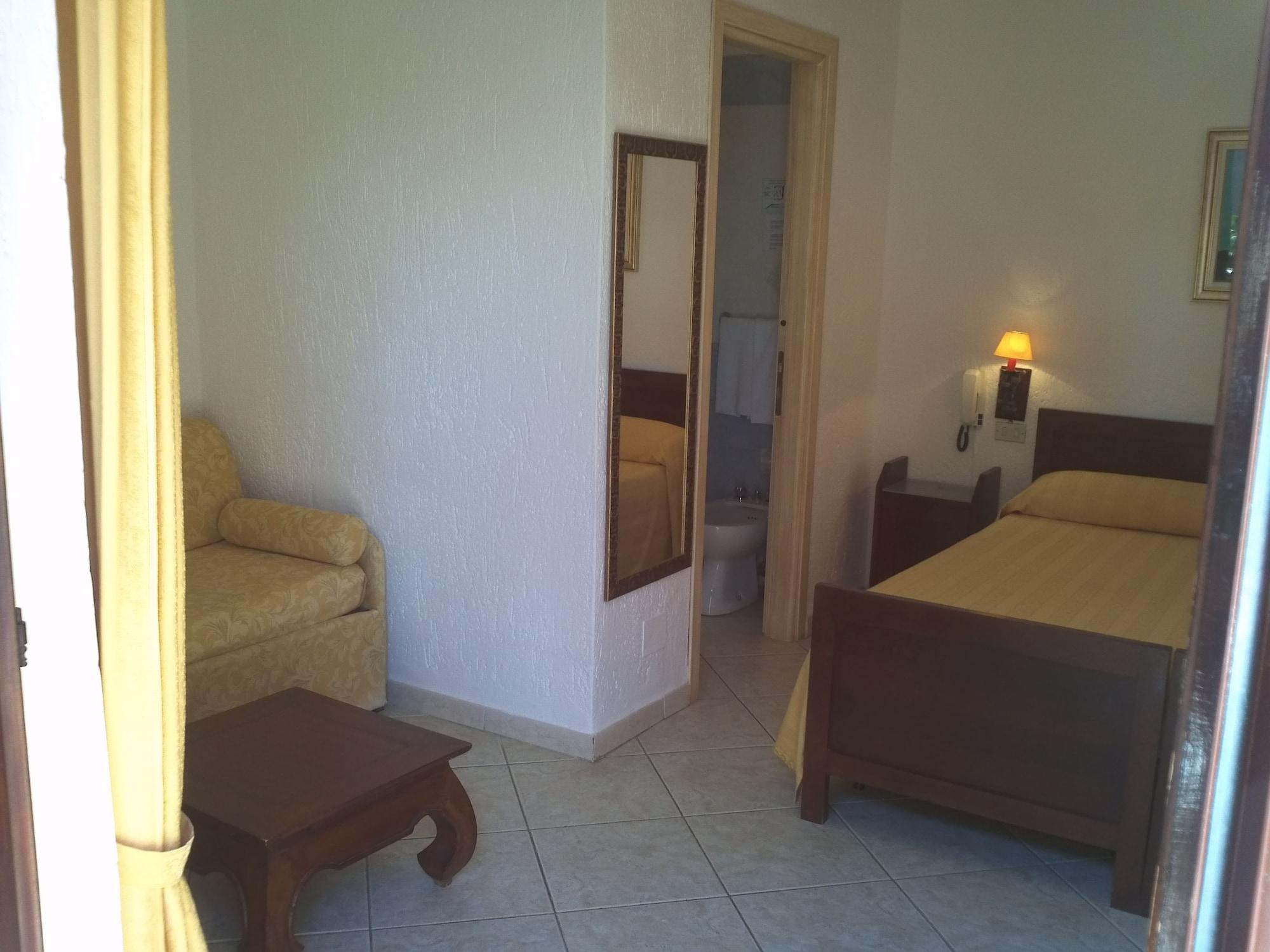 Hotel Abbaruja Olbia Kültér fotó