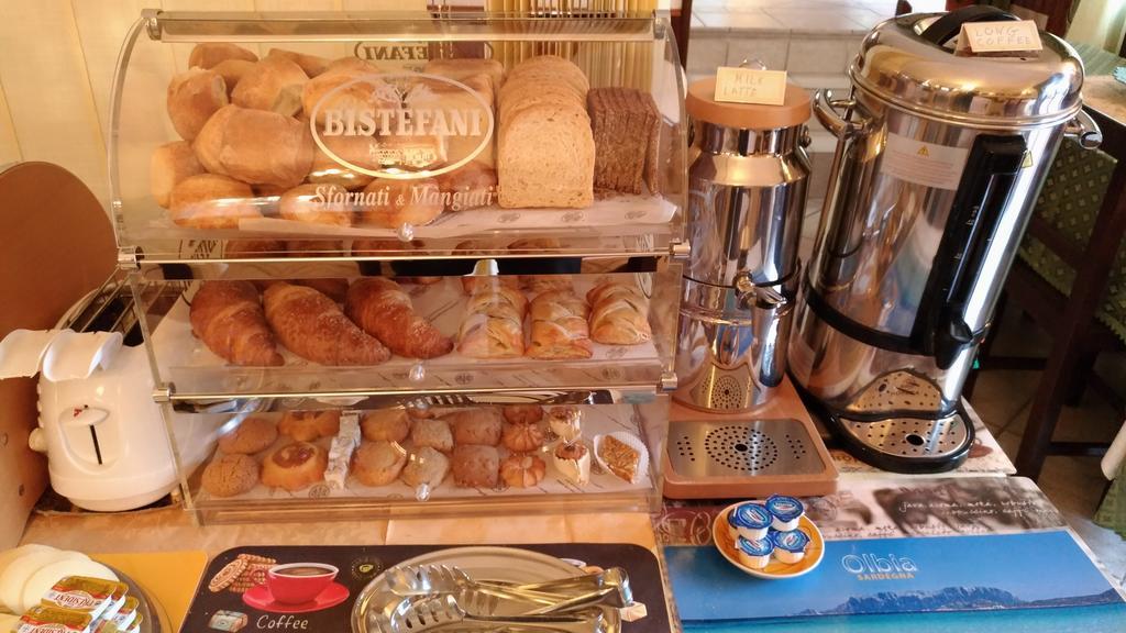 Hotel Abbaruja Olbia Kültér fotó